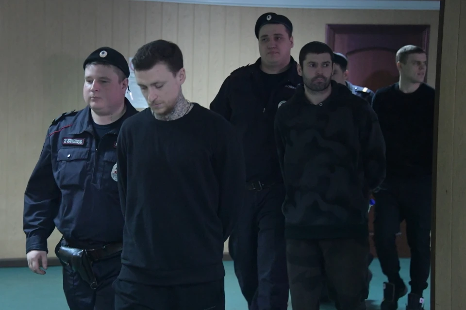 Александр Протасовицкий (второй справа) остается в тюрьме