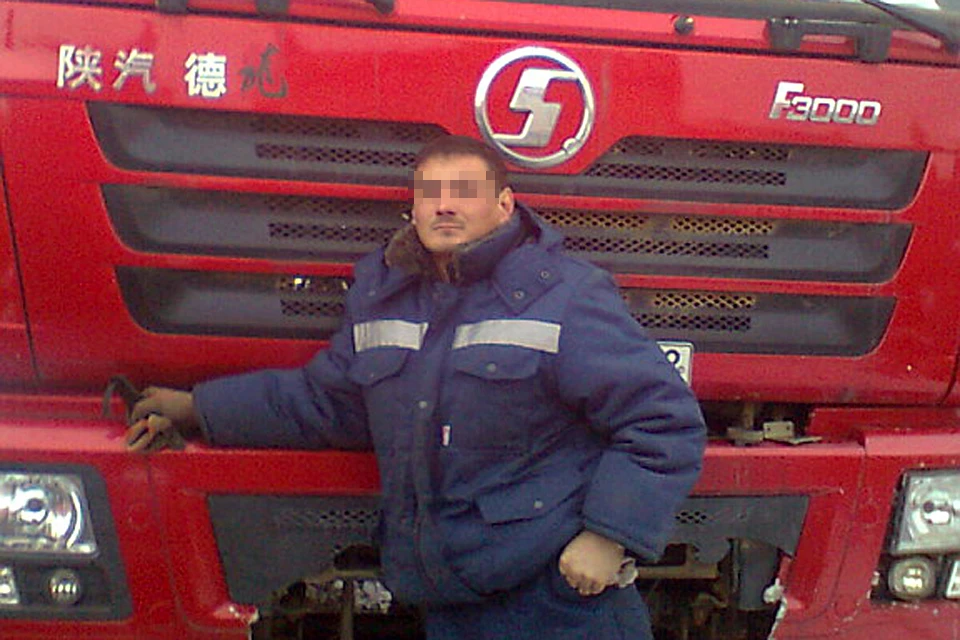 Артем работает он в одной из строительных компаний Москвы.