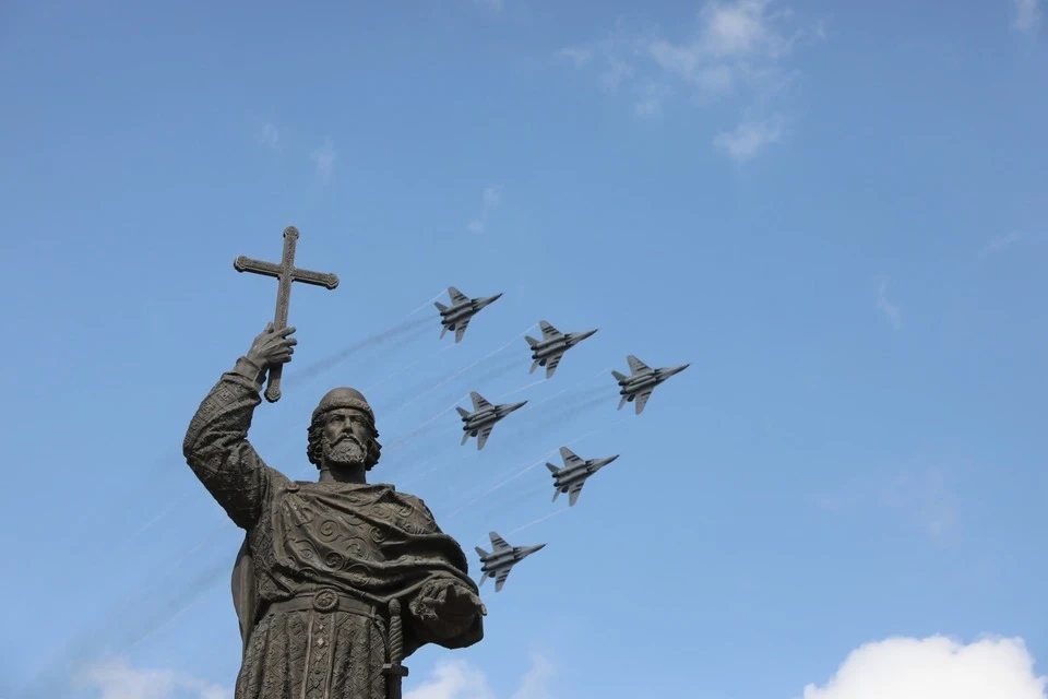 "Стрижи" пролетели над Ставрополем в день города