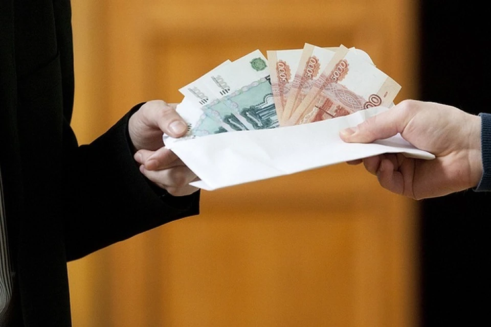 Цена гостайны – 20 тысяч: в Хабаровске за разглашение секретных сведений осудили офицера