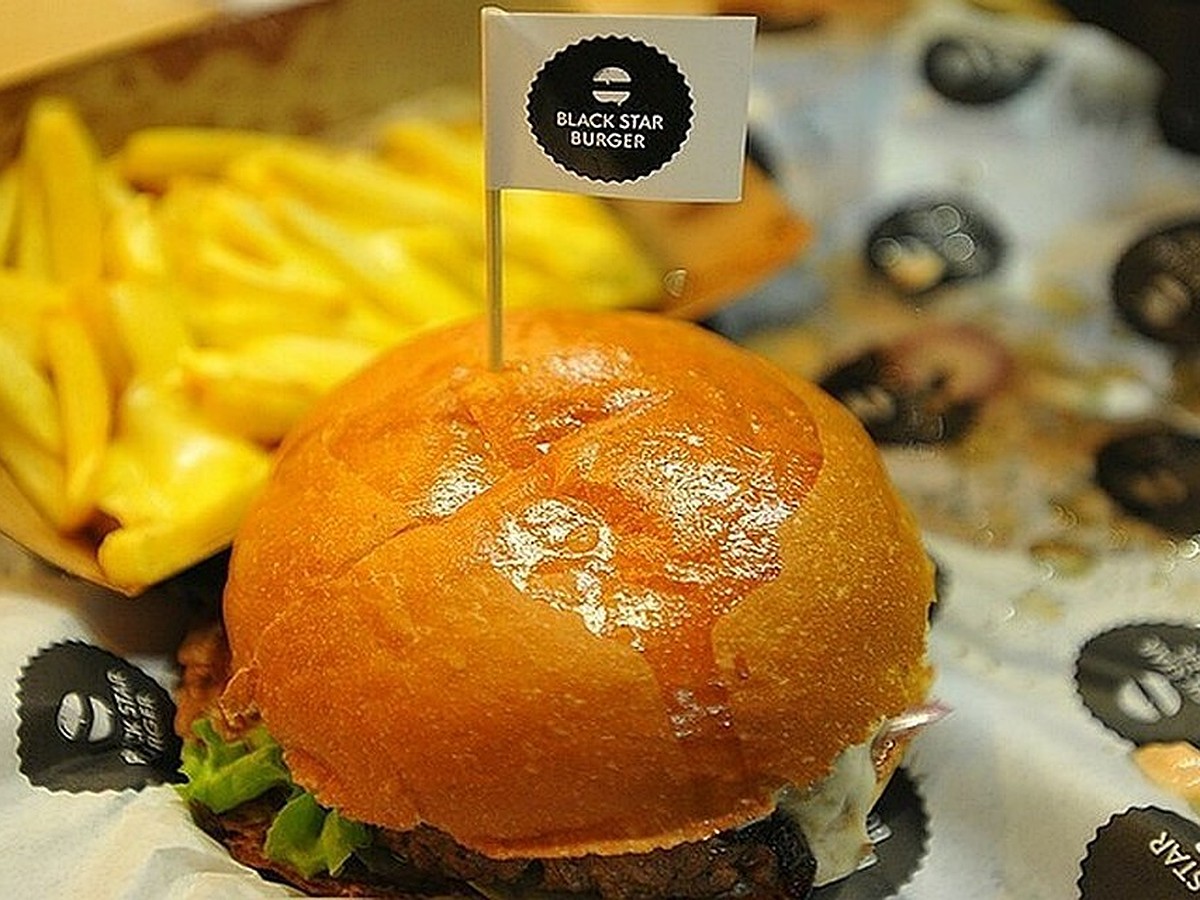 Сочные, мощные: В Крыму ждут открытие Black star burger - KP.RU