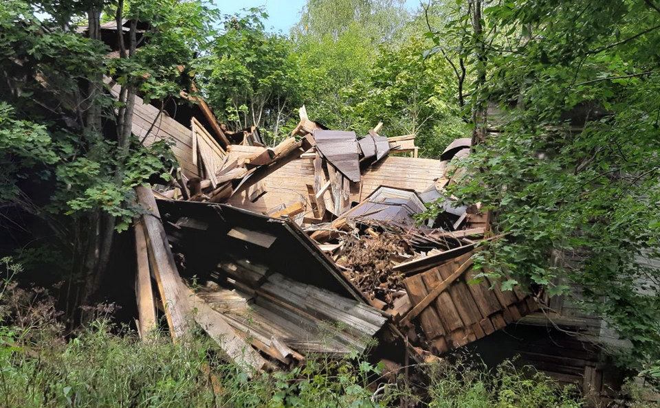 Всё, что осталось от деревянного храма 19 века в Ранцево. Фото: "Подслушано в Селижарово" / VK