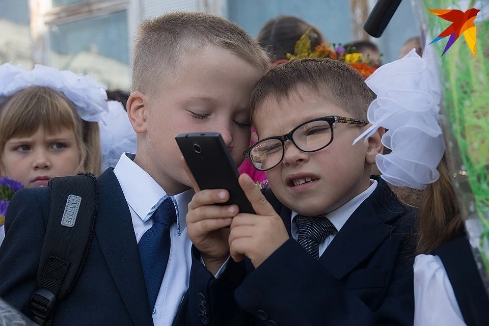 По словам замминистра Александра Кадлубая, педагог должен контролировать использование телефонов учениками. Фото: Светлана МАКОВЕЕВА
