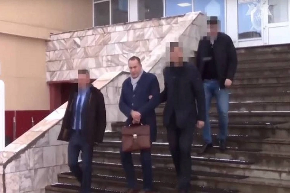 По решению Алексея Бурксера и Александра Манна работы на опасном участке не были остановлены.