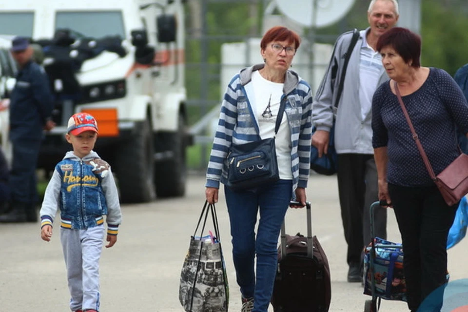 На Украину из республик Донбасса ездят не только пожилые люди за пенсиями. Фото: lug-info.com