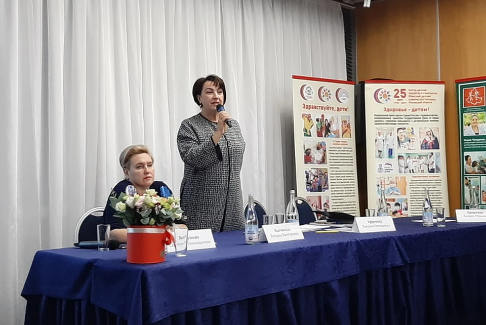 Начальник отдела охраны здоровья женщин и детей минздрава Ростовской области Татьяна Выгонская поприветствовала собравшихся на конференции.