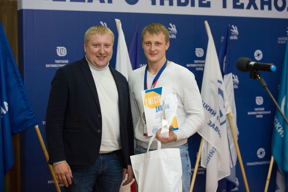 Сергей Захаров (справа) с главным экспертом чемпионата ТМХ Андреем Башариным.