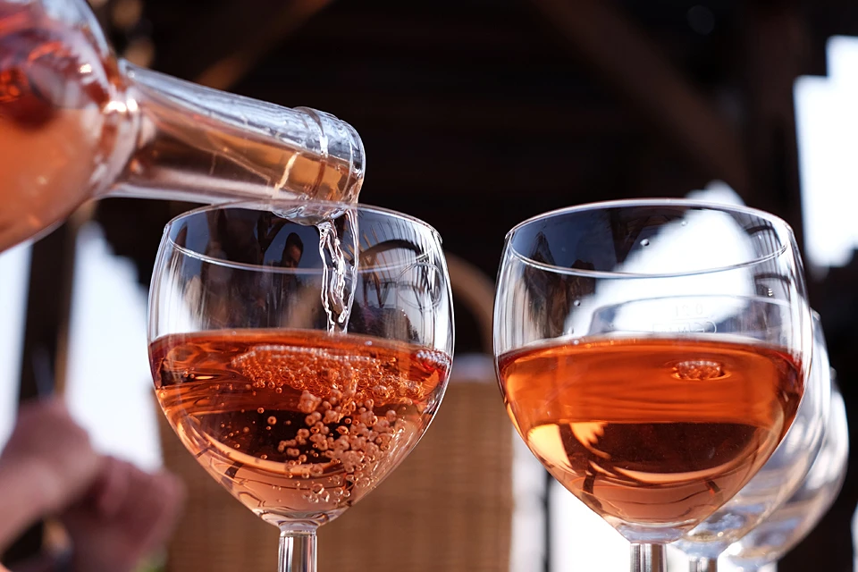 Цвет розового вина – одна из главных забот любого винодела