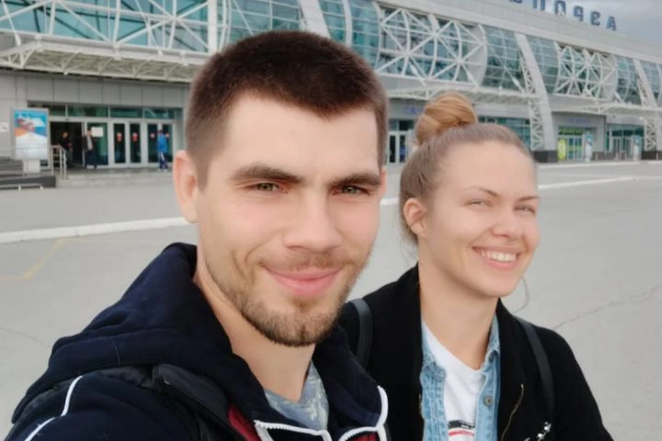 Римма и Александр Ануфриевы приехали в аэропорт за полчаса до начала регистрации. Фото: личный архив.