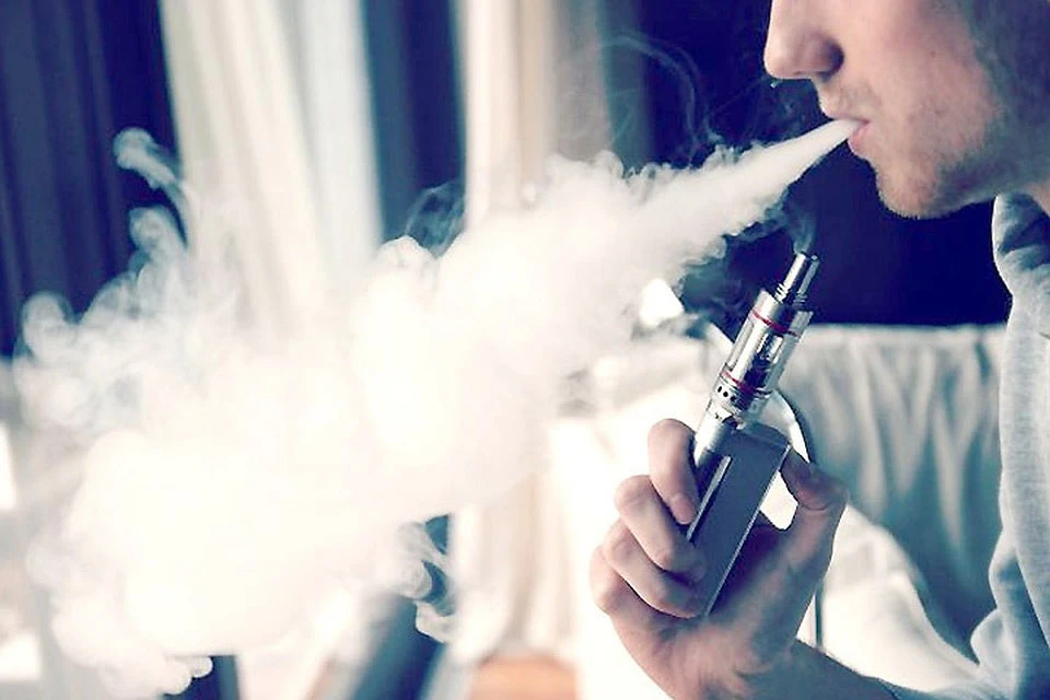 Электронные сигареты особенно опасны для молодых курильщиков. Фото: с сайта nvdaily.ru