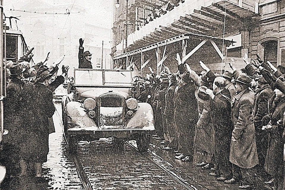 Многие из тех, кто радостно встречал гитлеровцев зигованием, вскоре надели шинели и взяли в руки автоматы, чтобы завоевать СССР.