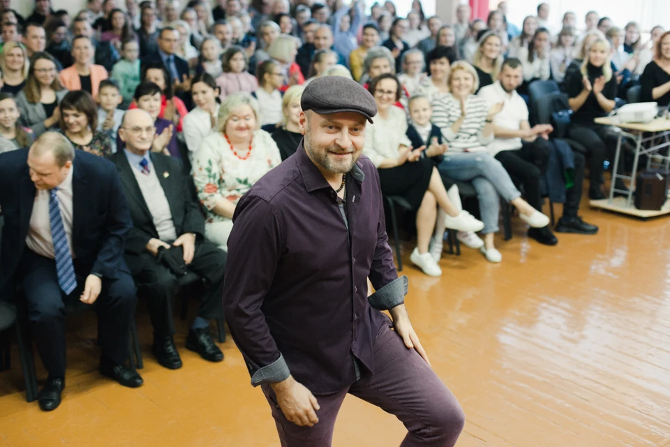 Владимир Пугач дал концерт в родной школе в Пинске. Фото: Дмитрий КОВАЛЕВИЧ