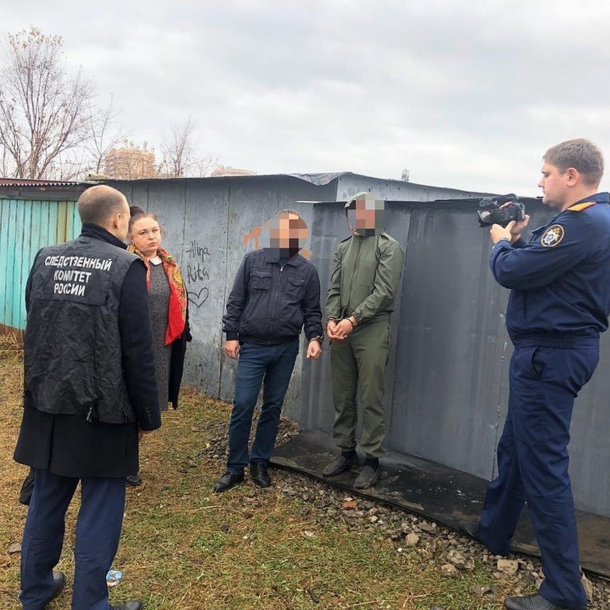 «Упал, бывает»: приморский педофил с расквашенным лицом показал, как  удерживал маленькую девочку за гаражами - KP.RU