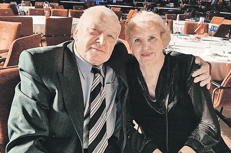 Нина и Виталий Зуевы уже более 50 лет все делают вместе - и отдыхают, и учатся, и занимаются спортом. Автор фото: Алена БУРЦЕВА
