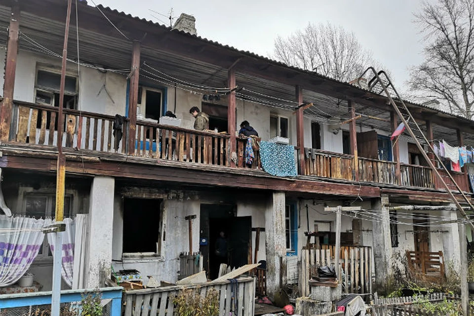 Жильцам сгоревшего многоквартирного дома предложили восстановить его за свой счет.