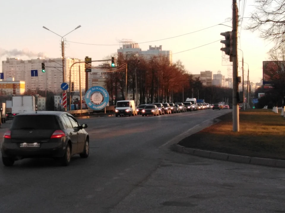 Пробка на выезде из Владимира стоит и днем, и ночью