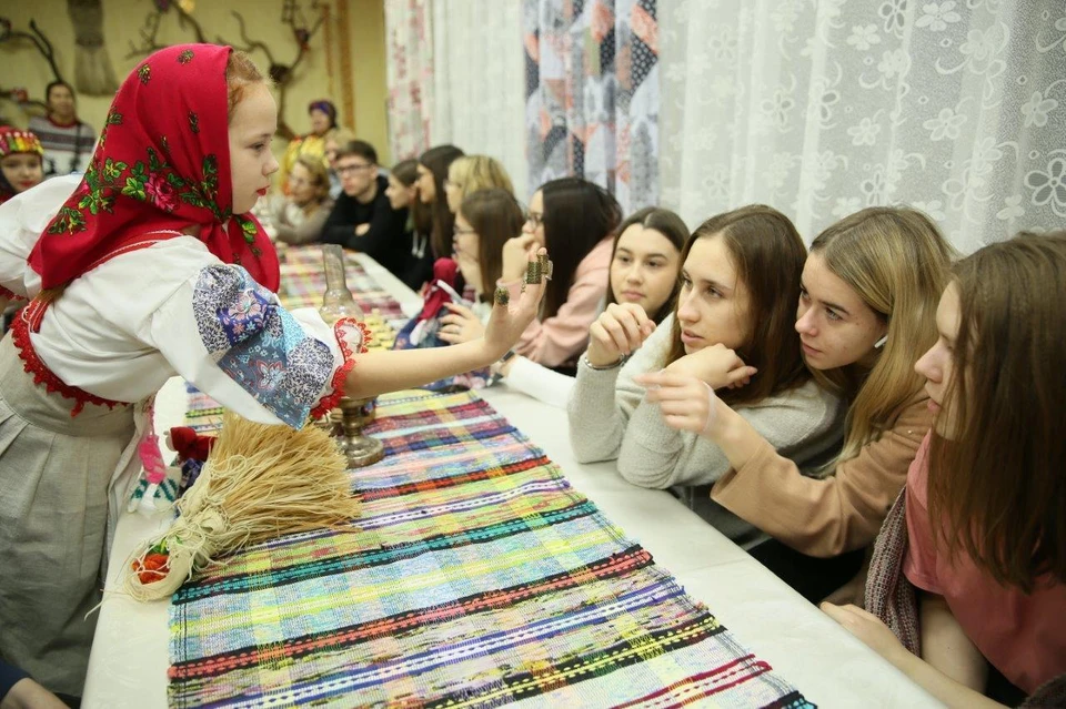 Старшеклассники из Усинска побывали в музее куклы «Акань» деревни Новикбож.