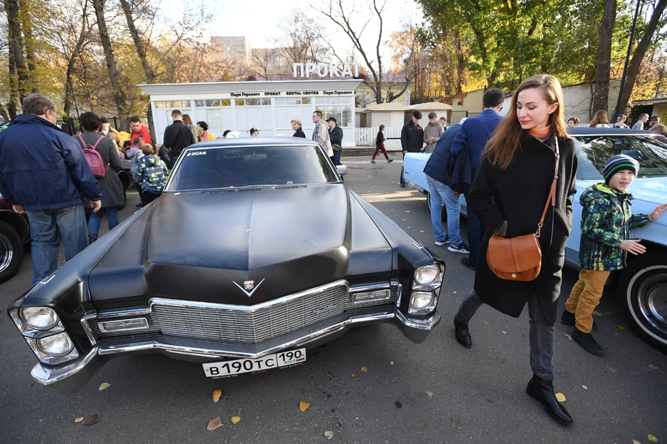 Раритетные автомобили пользуются сумасшедшей популярностью во всем мире. Москва не исключение.