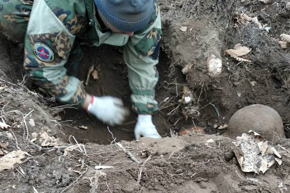 Двух солдат нашли в стрелковых ячейках. Фото: «АвиаПоиск»