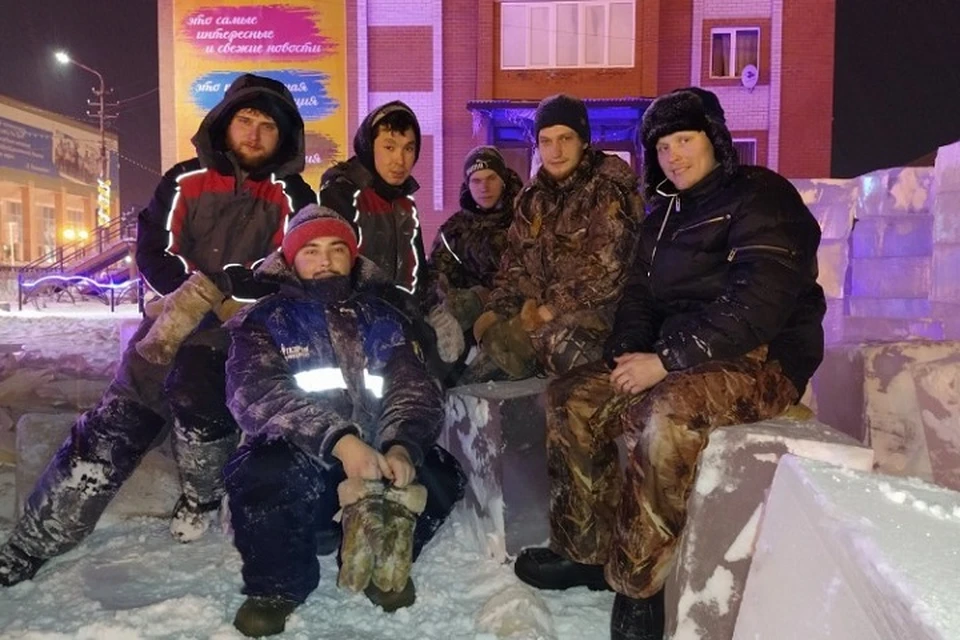 Строители ледового городка на Ямале спасли детей из огня Фото: mo-yamal.ru