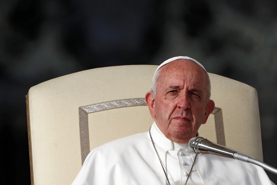 Папа Римский Франциск молится за успех "нормандской встречи".