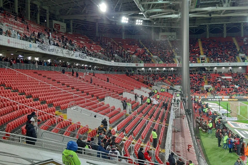 Российский футбольный год завершался в унылых декорациях пустых кресел стадионов
