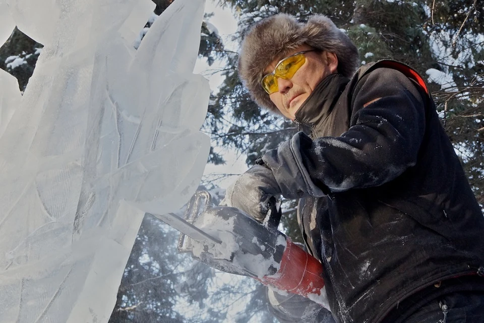 Почти четверть века Егор Степанов работает со льдом.