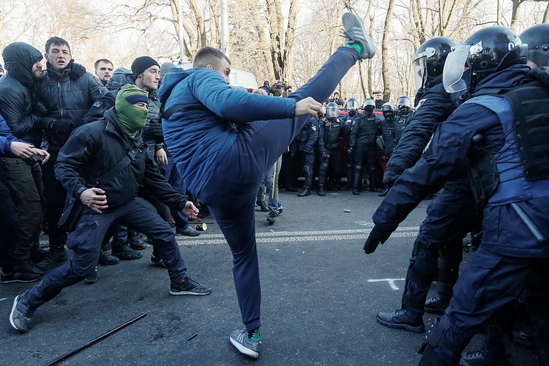 Бузят люди против новой реформы Зеленского, который покусился на святое для любого украинца (да и русского тоже) - на землю