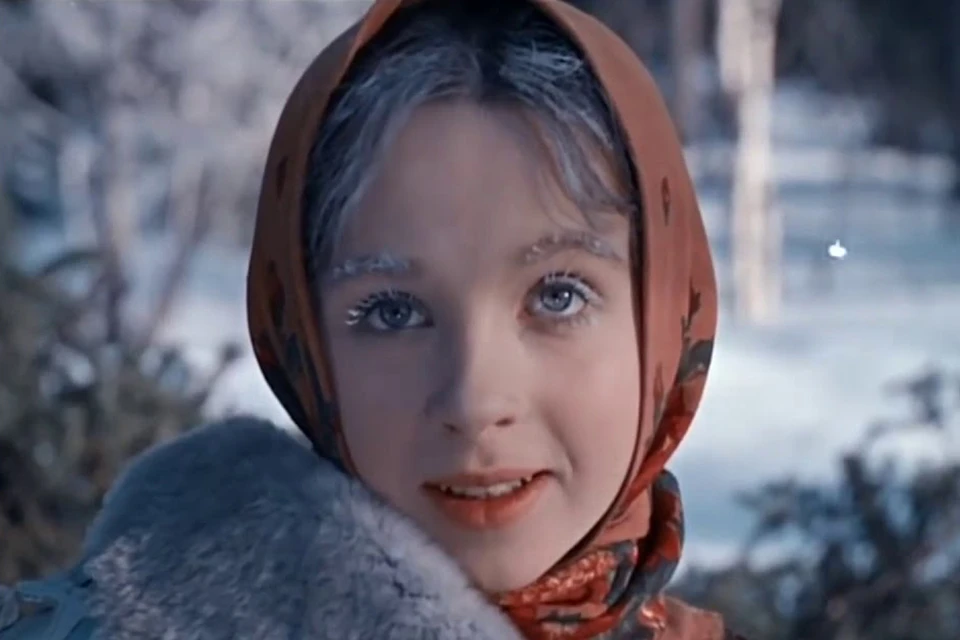 Будучи 15-летней девушкой Наталья Седых сыграла в фильме-сказке кроткую и тихую Настеньку. Фото: кадр из фильма "Морозко"