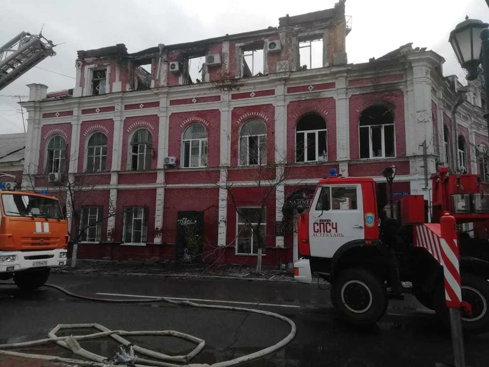 На пожаре погибли три человека. Фото: СУ СКР по Астраханской области