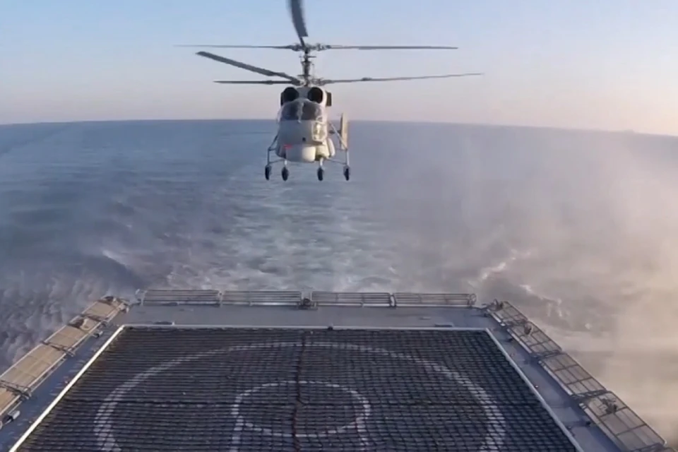 В Сети опубликовали видео "самолетных" учений Ка-27 в Черном море