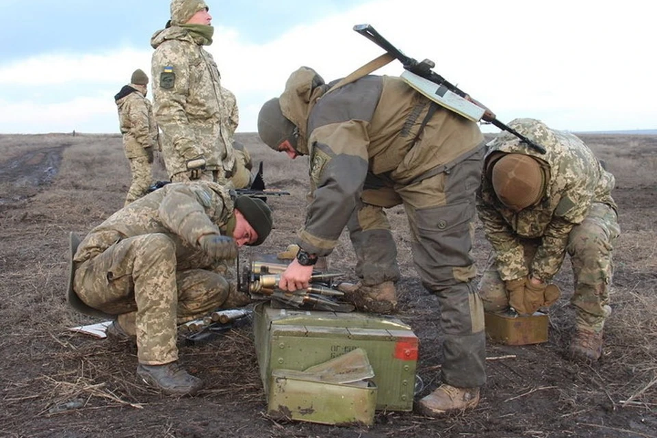 На передовой солдаты ВСУ гибнут от неосторожного обращения с боеприпасами. Фото: Пресс-центр штаба ООС