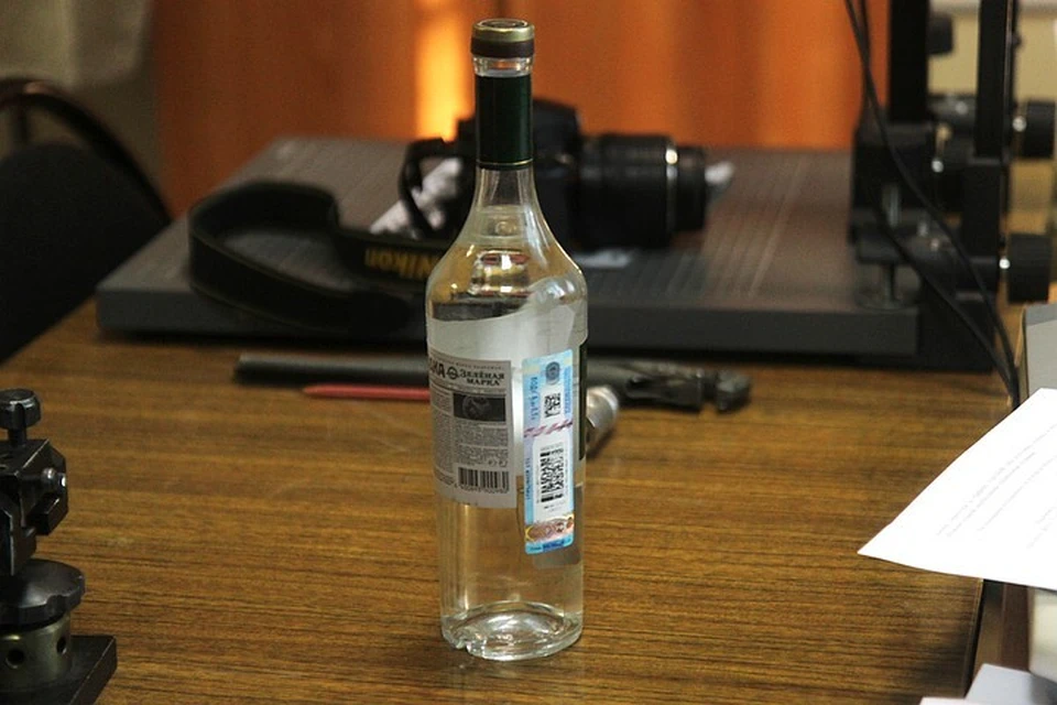 Из-за спрятанной бутылки водки двое новгородцев украли знакомого.