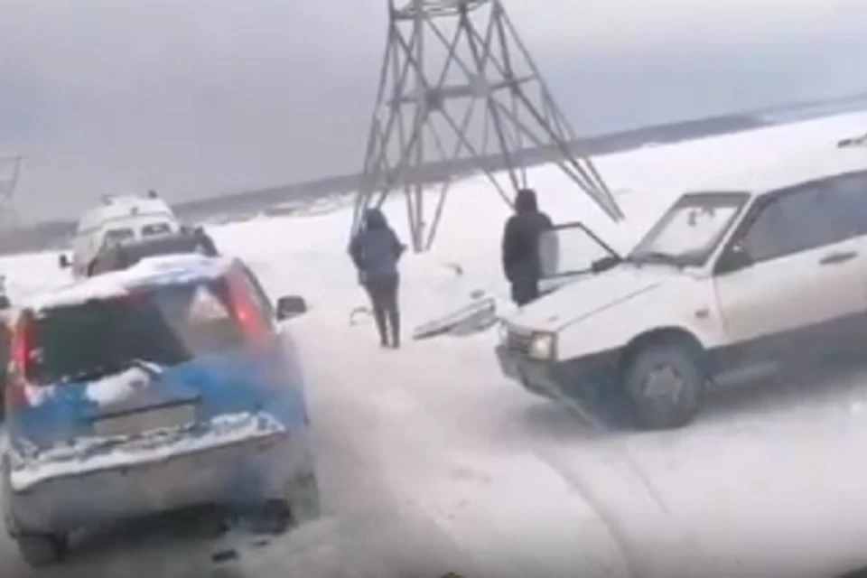 Колея на дамбе ГЭС печально известна водителям.