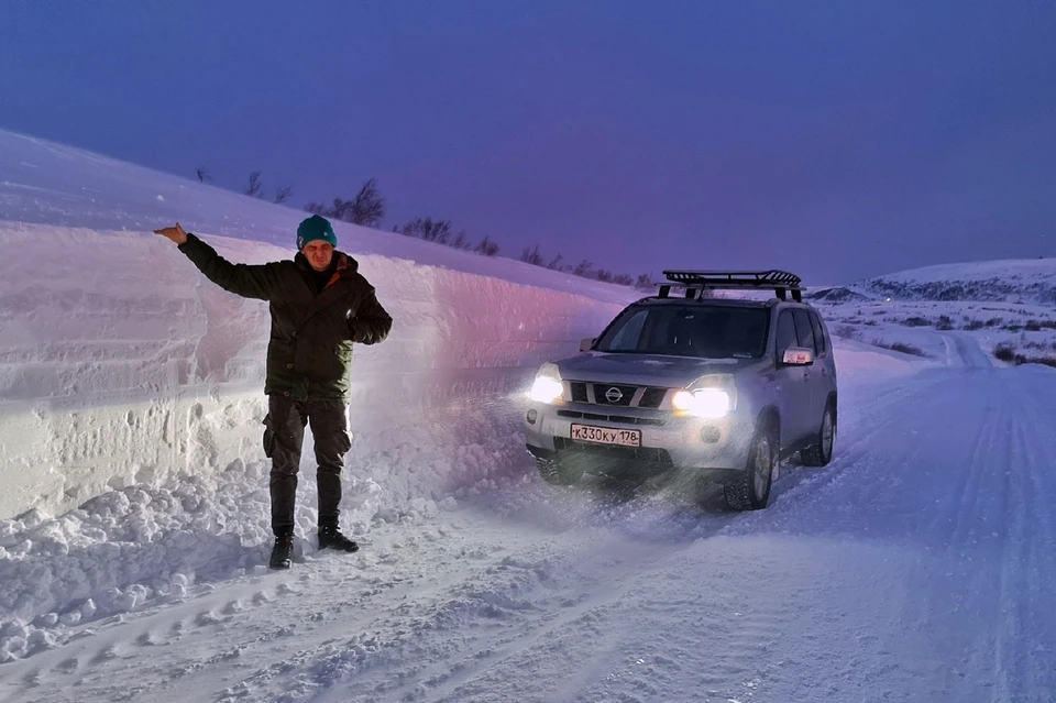 Минуовала только середина зимы, а снега на Серберянке уже с человеческий рост. Фото: Илья Мельников