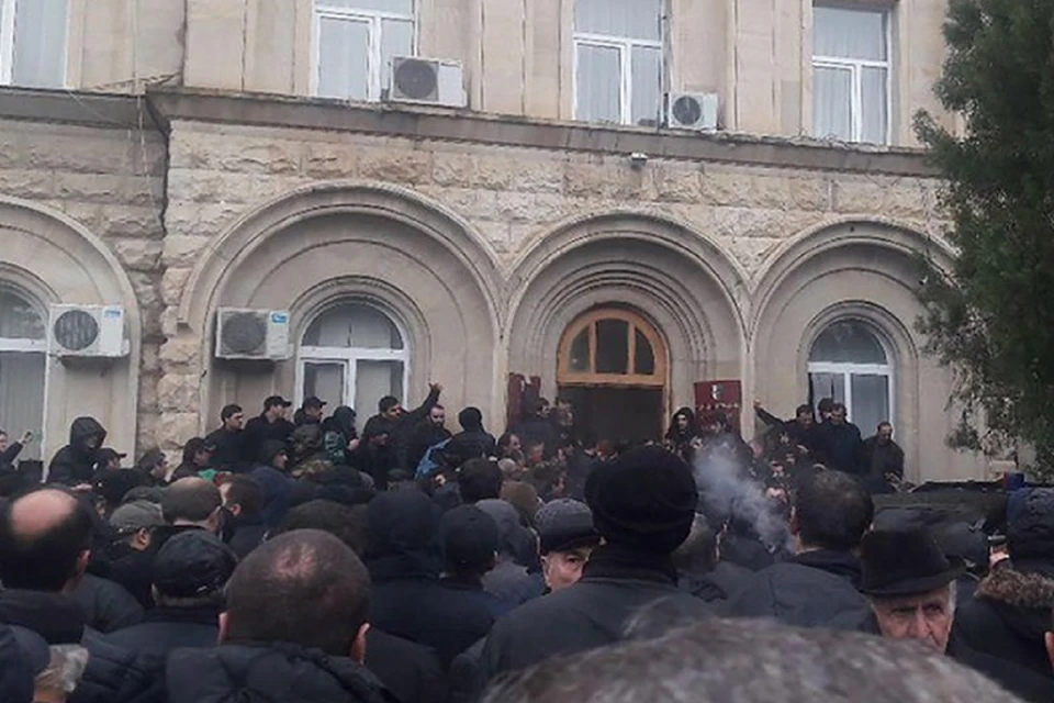 Верховный суд Абхазии постановил назначить повторные выборы президента страны