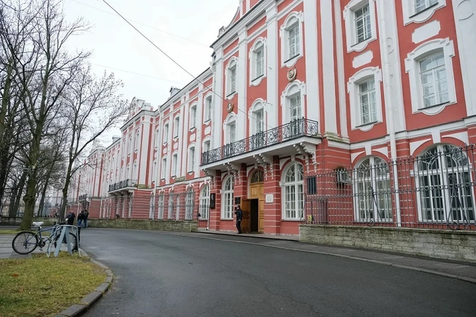 СПбГУ определил подрядчика, который построит новое общежитие в Петергофе.