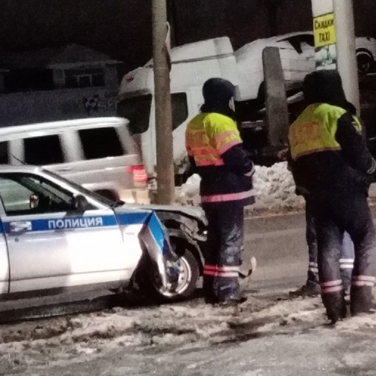 В Орле таксист протаранил полицейский автомобиль - KP.RU