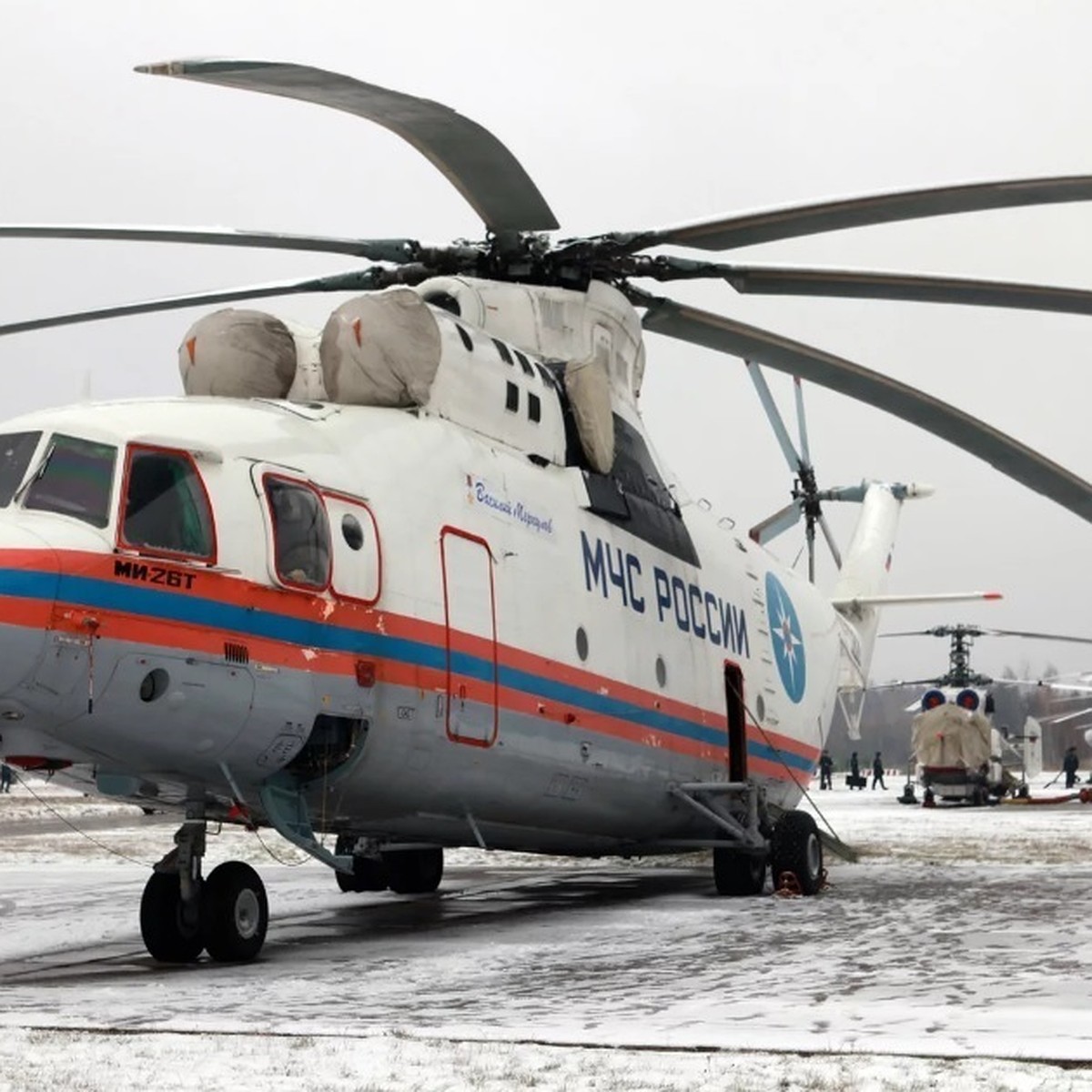 Крупнейший в мире вертолет Ми-26 экстренно сел в Красноярском крае - KP.RU