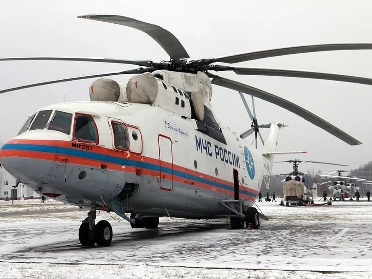 Жутко! Он падал в наш огород!»: огромный вертолет, экстренно севший в  маленьком селе, напугал жителей - KP.RU