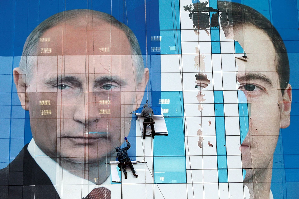 Западные СМИ уверены, что Владимир Путин создает условия, чтобы остаться у власти после 2024 года.