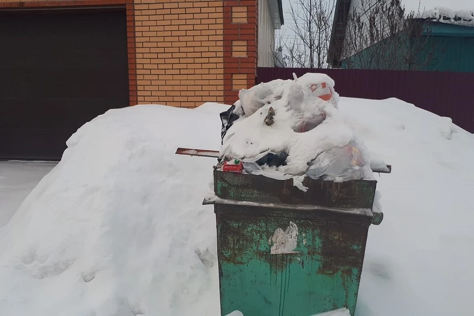 За каникулах скопились горы мусора. Фото: Алиса Шведова
