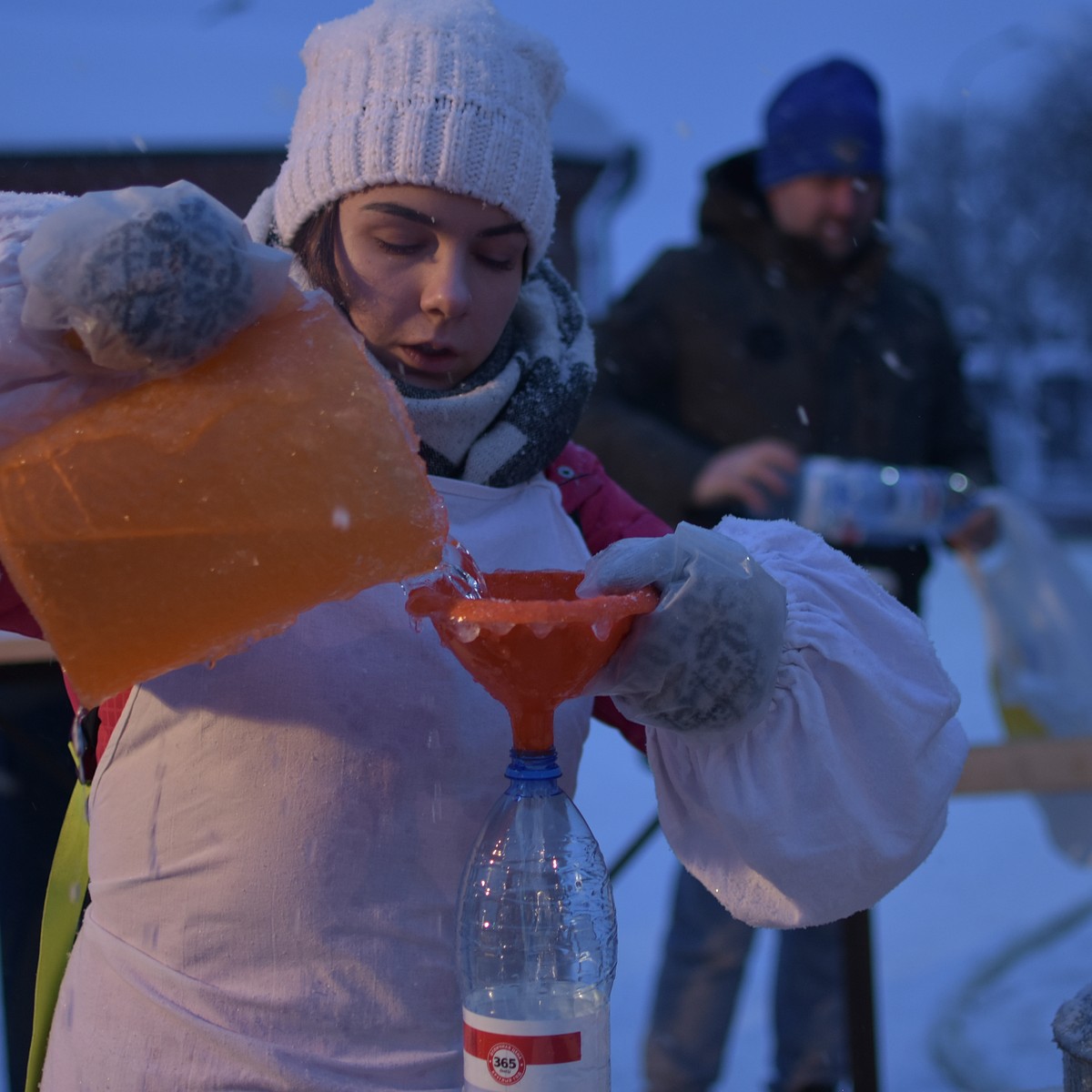 Не нужно приходить с канистрами!»: как я разливала святую воду, и почему из  чудотворной она может превратиться в обычную - KP.RU