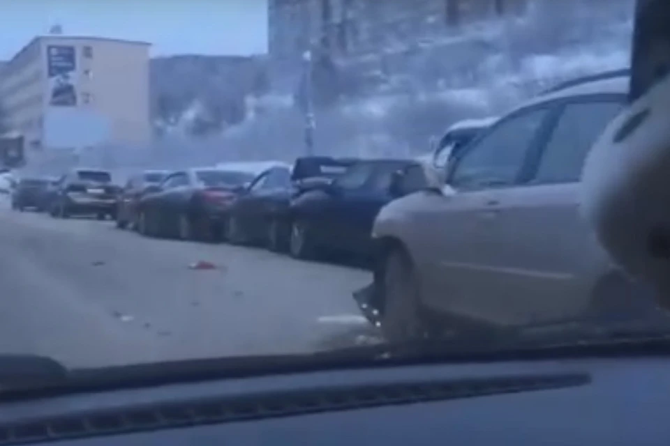 Благодаря пьяной автоледи Lexus выбил страйк на улице Папанина. Фото: Мурманск ДТП ЧП