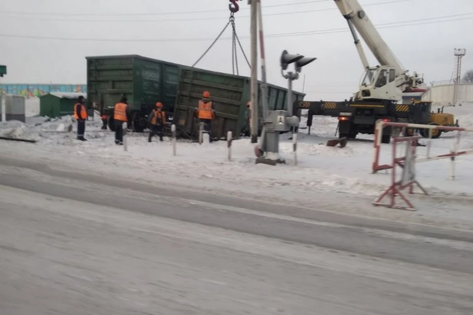 В Кузбассе столкновение движущегося состава и автобуса попало на видео. ФОТО: Регион 142