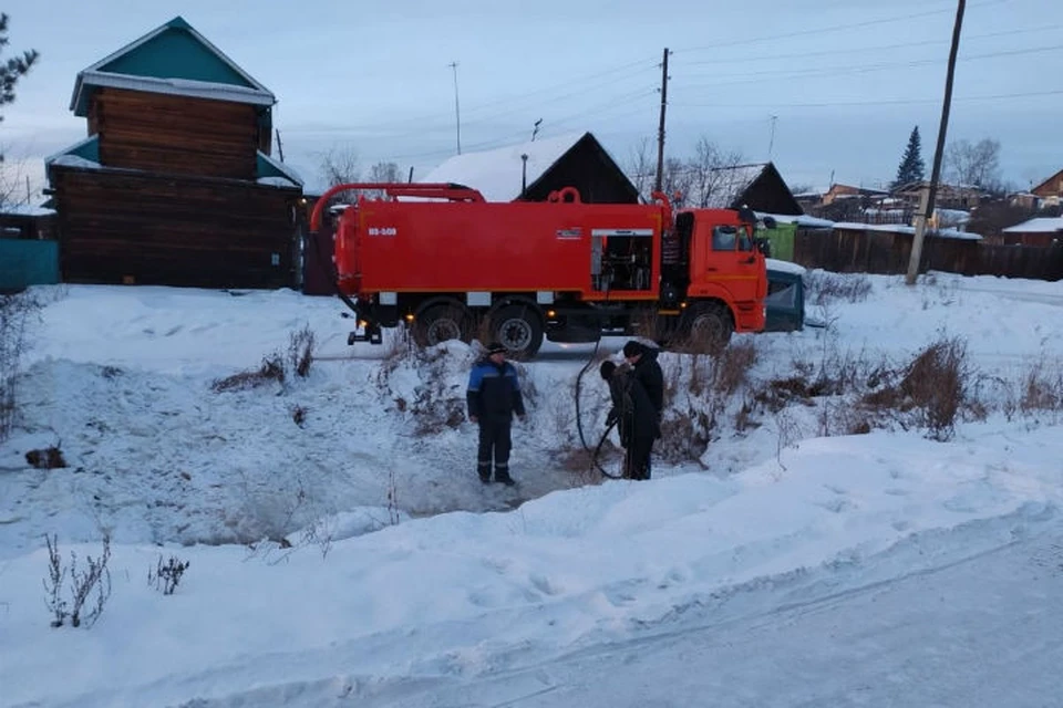 В Тулуне есть угроза подтопления жилых домов. Фото: ГУ МЧС России по Иркутской области.