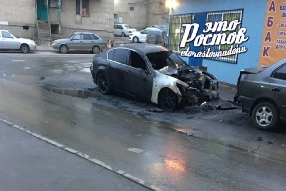 Специалистам предстоит установить причину пожара. Фото: vk "Это Ростов-на-Дону"