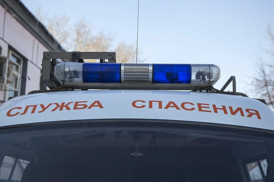 Спасателям несколько раз пришлось откапывать застрявший снегоход