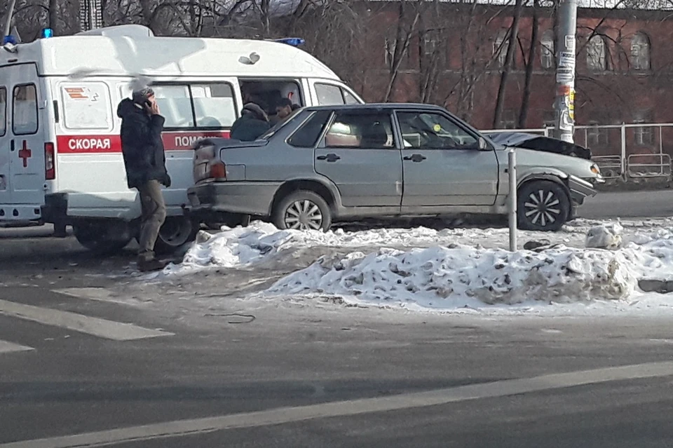По словам очевидцев, в ДТП никто серьезно не пострадал. Фото: vk.com/«Регион-74 | Челябинск»