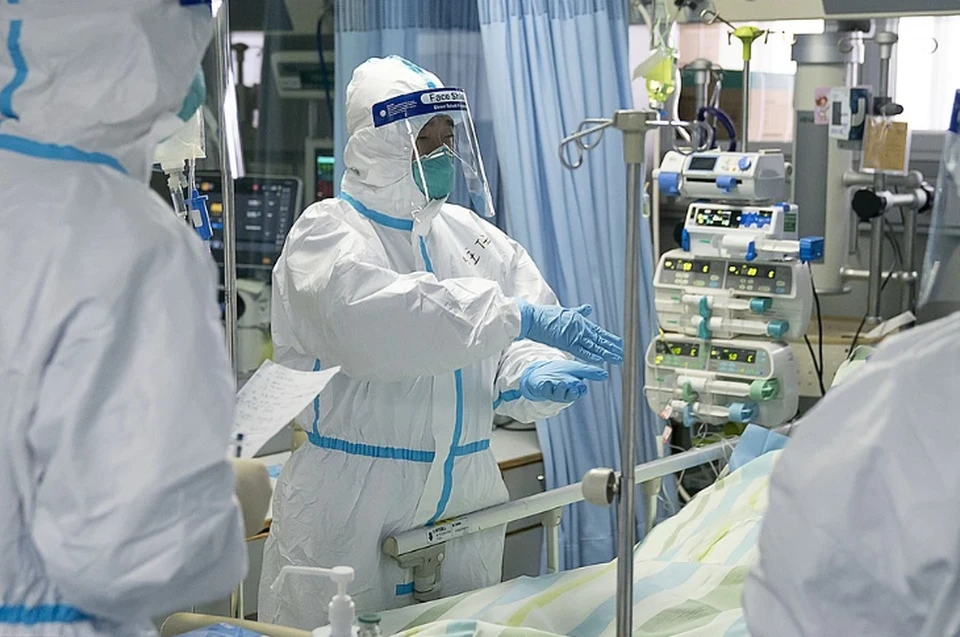 В Китае не хватает костюмов биозащиты из-за нового коронавируса
